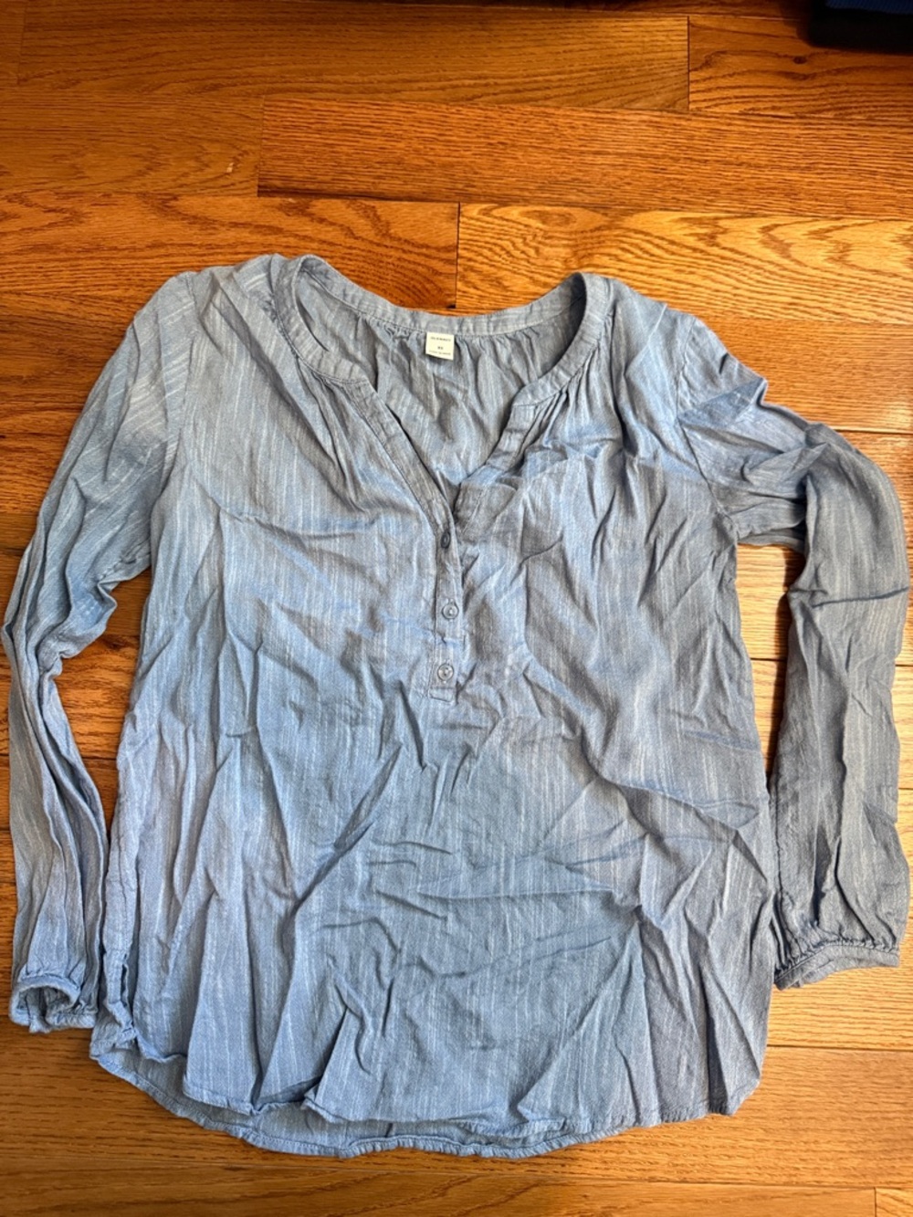 Old Navy Light Blue Button-Front Long Sleeve Blouse